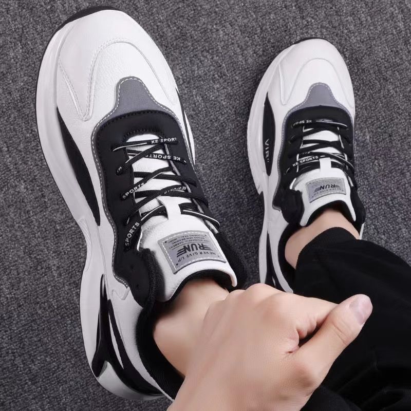 Black/White Casual Sneakers
